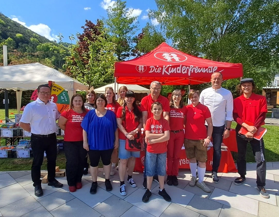 SPÖ Gemeinderäte mit den Kinderfreunden Waldegg